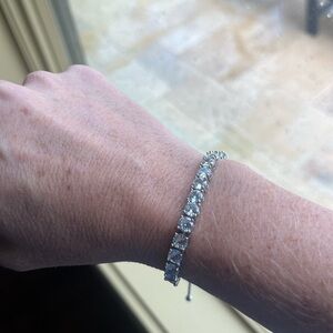 Dressy adjustable bracelet